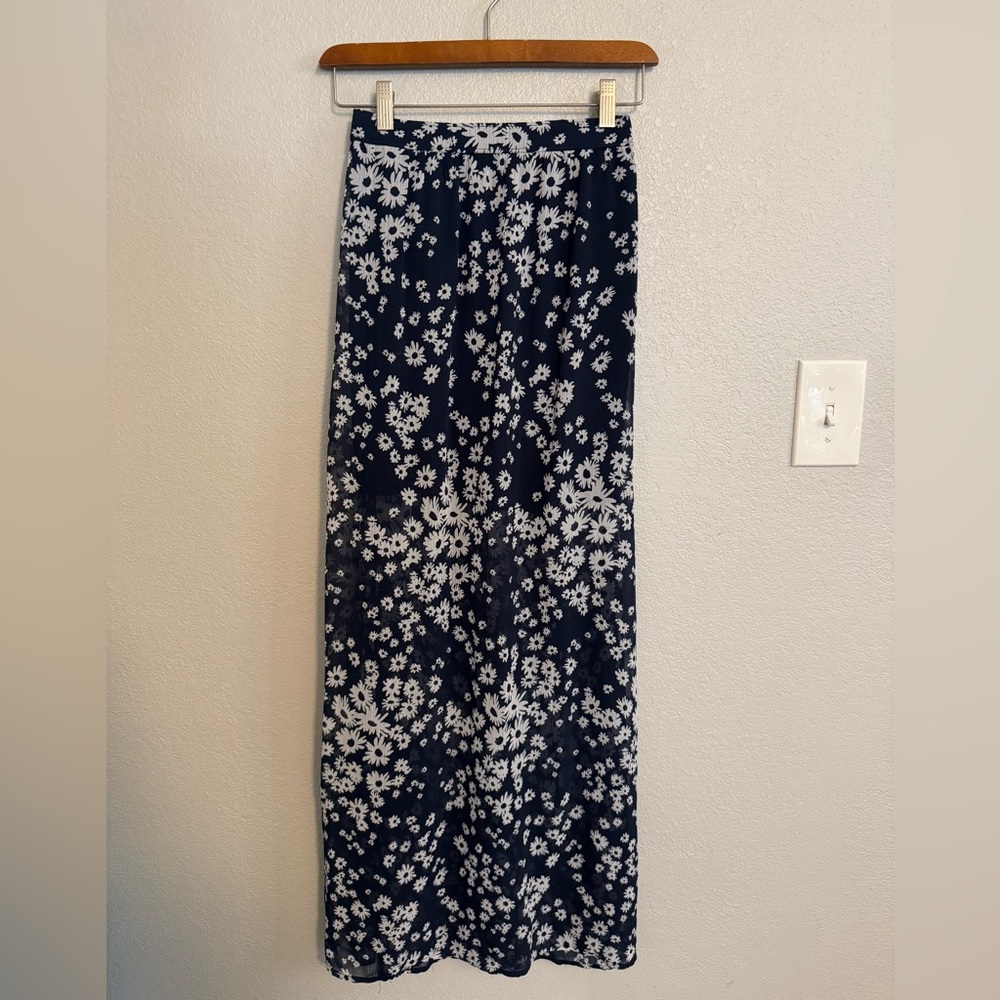 2010 Hollister Navy and White Floral Maxi skirt Y2K